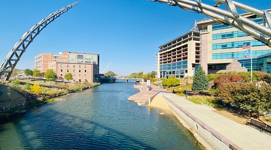 Commercial Roof Insurance Claims in Sioux Falls, SD | South Dakota Commercial Roofing